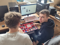 Roboty w klasie mundurowej