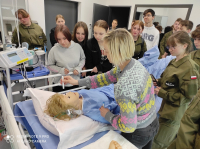 Uczniowie LO odwiedzili Centrum Symulacji Medycznej w Sanoku