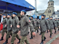 Mundurowi licealiści z Rymanowa na uroczystych obchodach Święta 21 Batalionu Logistycznego 21 Brygady Strzelców Podhalańskich