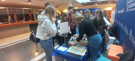 Uczniowie 1LOC na seminarium 