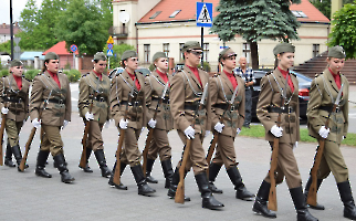 Uczniowie LO Rymanów (druhowie PTG „Sokół”) na uroczystościach 137. rocznicy powstania Sokolstwa Polskiego na Sądecczyźnie