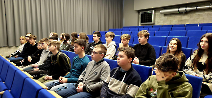 Wyjazd uczniów do młodzieżowego obserwatorium w Niepołomicach oraz Krakowa