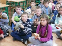 Pani Dyrektor czyta dzieciom 