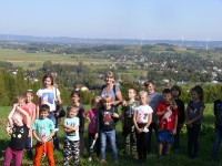 Pierwszoklasiści poznają tajemnice lasu_14