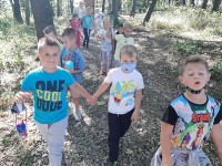 Pierwszoklasiści poznają tajemnice lasu_7