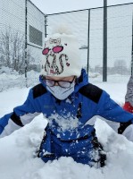 Zabawy klas trzecich na śniegu_11