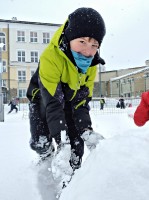 Zabawy klas trzecich na śniegu_13