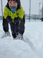 Zabawy klas trzecich na śniegu_18