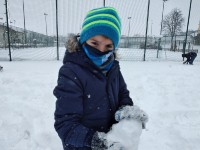 Zabawy klas trzecich na śniegu_19