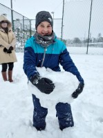 Zabawy klas trzecich na śniegu_24