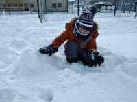 Zabawy klas trzecich na śniegu_32