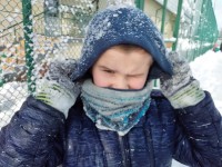 Zabawy klas trzecich na śniegu_35
