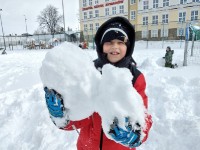 Zabawy klas trzecich na śniegu_46