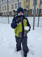 Zabawy klas trzecich na śniegu_4