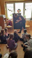 Klasa 2a na lekcji bibliotecznej w Gminnej Bibliotece Publicznej w Rymanowie