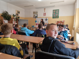 Niezwykła i nieoczywista lekcja języka polskiego w klasie 5b